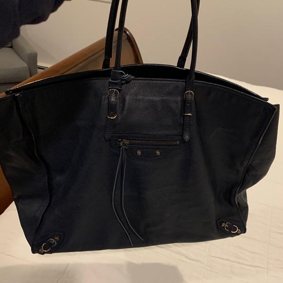 Balenciaga - Picture 1 of 3